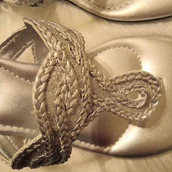 Dexflex Comfort Flip Flop Silver Chain Knot Design EUC Size 6.5 W - Picture 7 of 11
